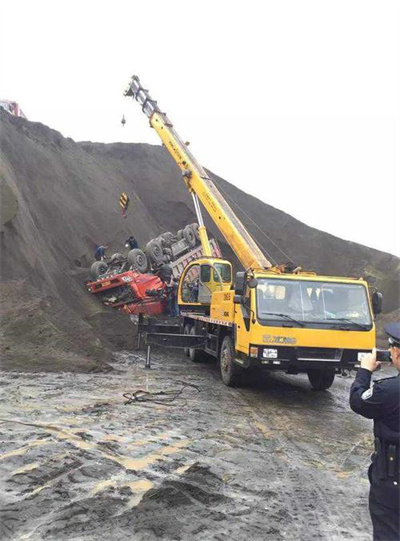 万荣上犹道路救援